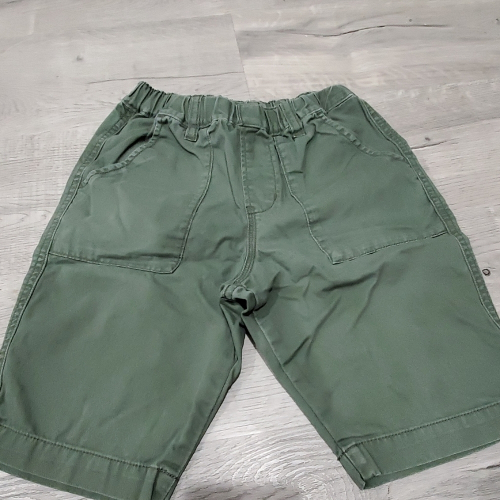 Set of 2 kids Shorts sz 8 Uniqlo and Urban Pipeline Shorts